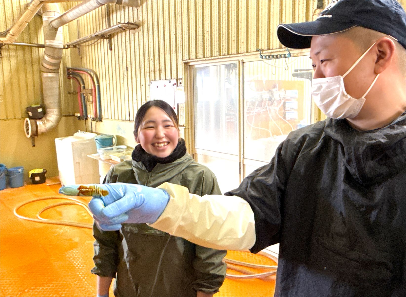ロータリーパーラーにて業務連絡を行う